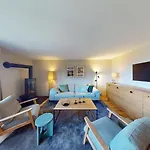 With Fireplace & Mountain View