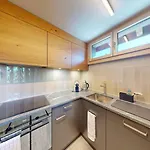 With Fireplace & Mountain View Apartment *